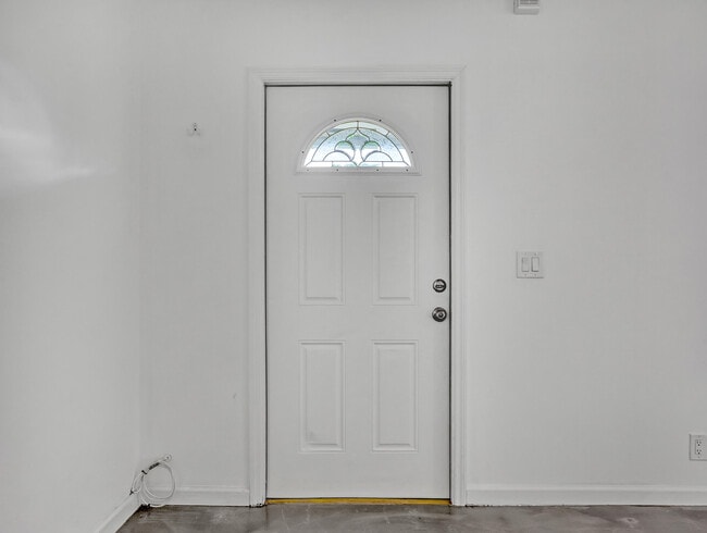 Building Photo - 9596 Richmond Cir