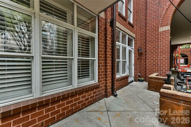 Building Photo - 1320 Fillmore Ave