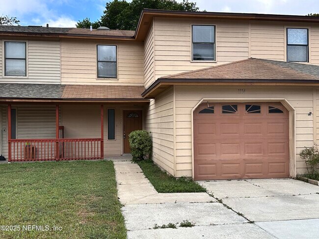 Primary Photo - 1114 W Romaine Cir