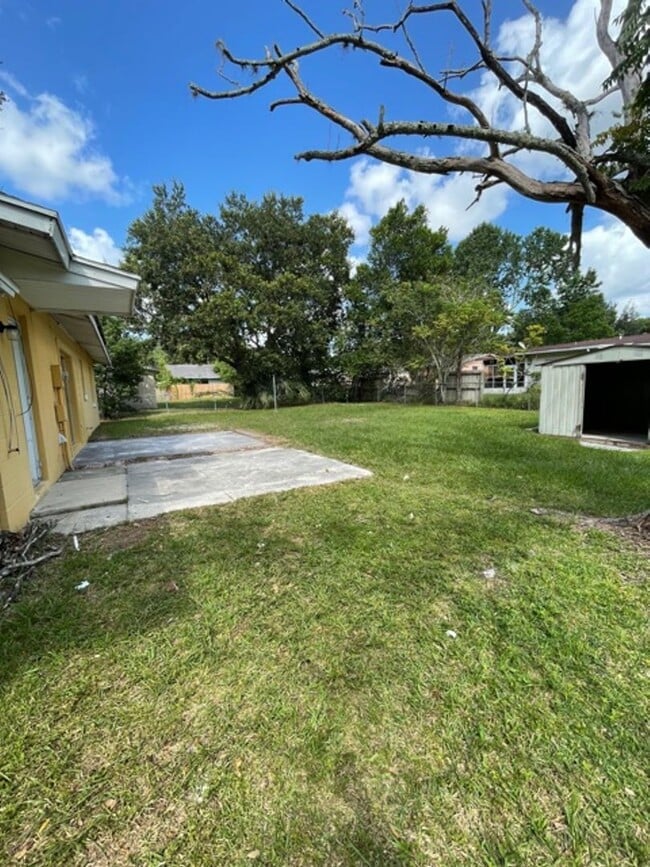 Building Photo - 2 Bed 1 Bath Home | Pet Friendly | Washer ...