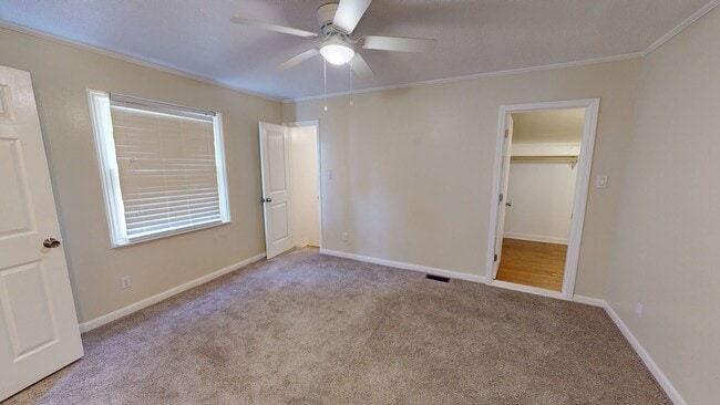 Building Photo - Charming 3 Bedroom Home with Modern Update...