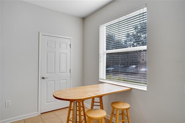 Building Photo - 2219 Snow Flake Pl