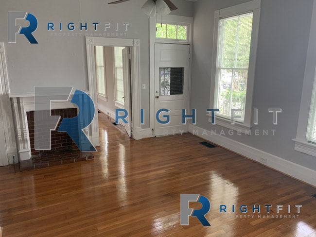 Building Photo - Charming historical home