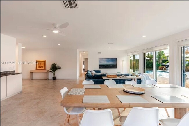 Building Photo - 636 Hibiscus Dr