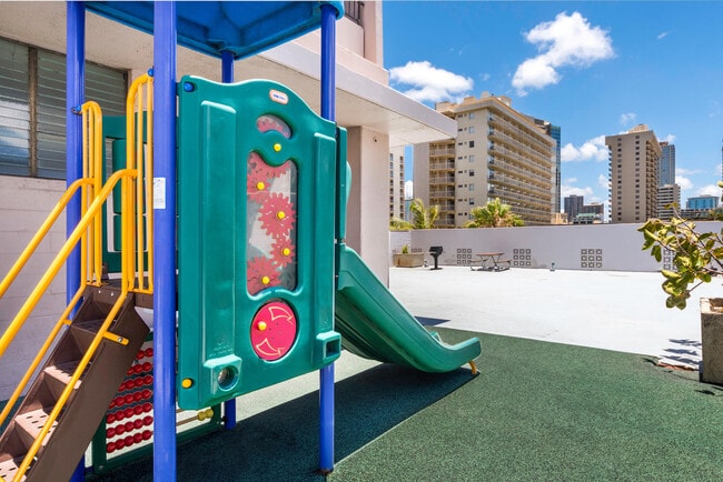 Building Photo - 2240 Kuhio Ave