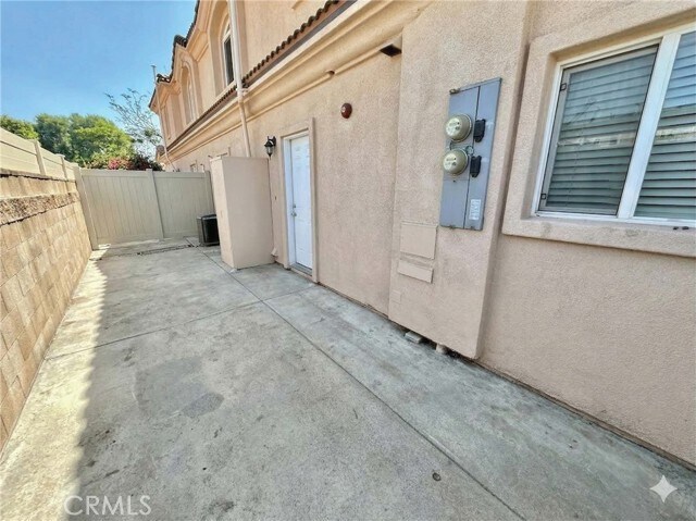 Building Photo - 930 S Charlotte Ave