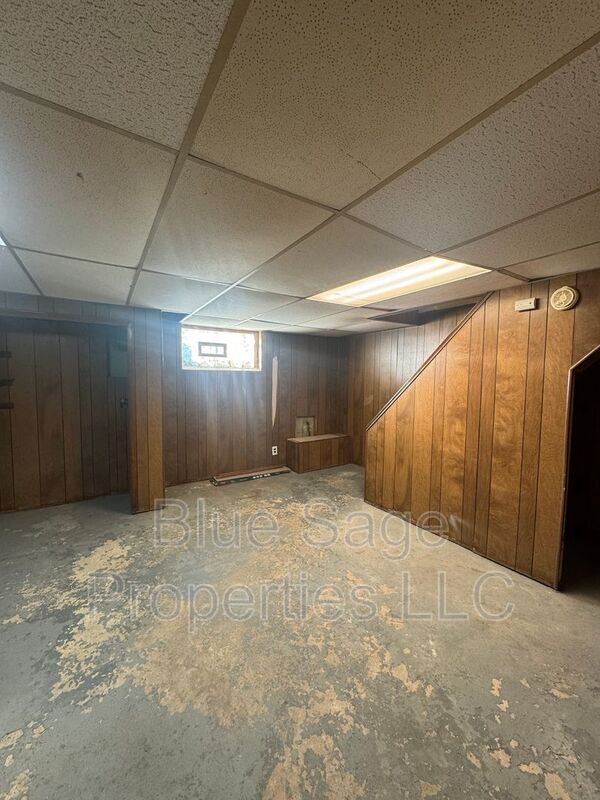 Building Photo - 1500 Llanwellyn Ave