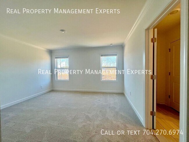 Building Photo - 8029 Hidden Spgs Trl