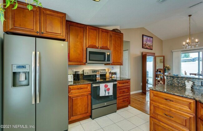 Building Photo - 453 Island View Cir