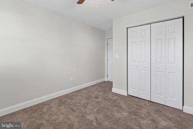 Building Photo - 3 bedrooms, 3.5 bathrooms