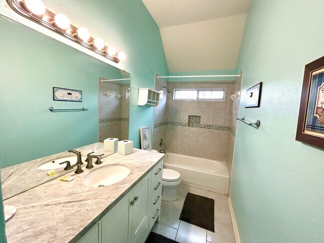 Building Photo - 8807 Brae Ridge Dr