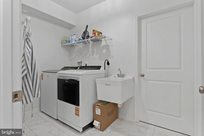 Building Photo - 181 Haulover Dr