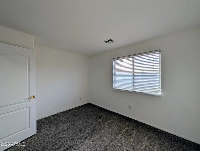 Building Photo - 3848 E Pollack St