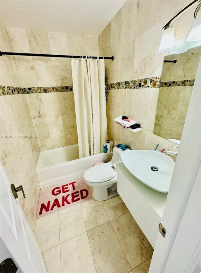 Building Photo - 9240 Byron Ave