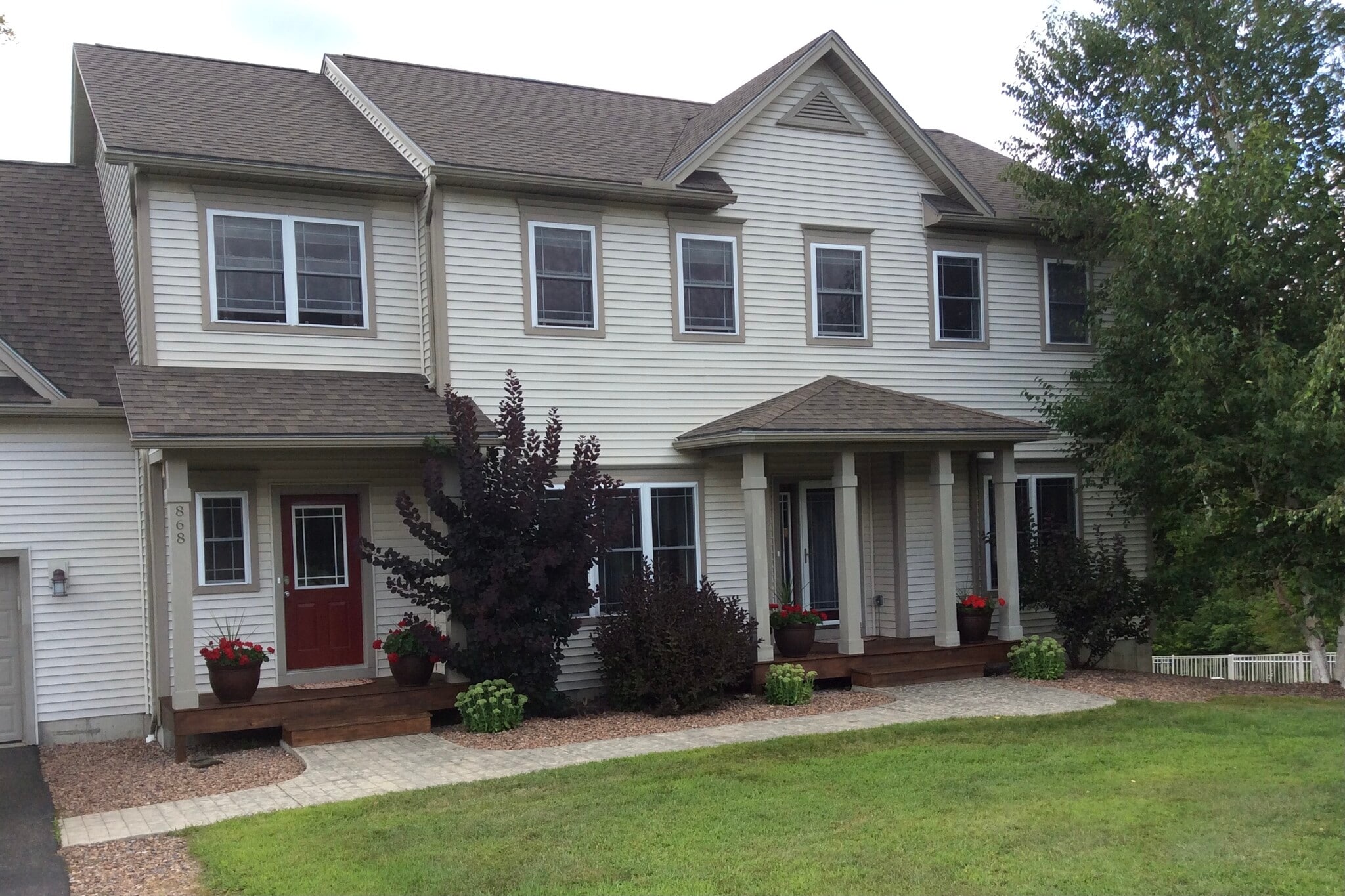 Building Photo - 868 Ledgewood Dr