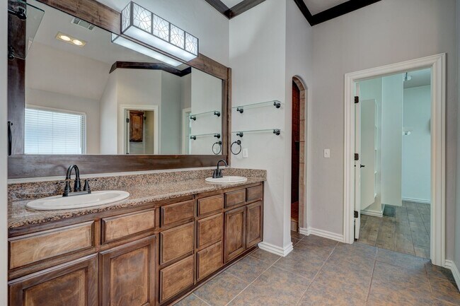 Building Photo - Stunning 3 Bedroom Home with Fireplace, Community Amenities & Open Floor Plan