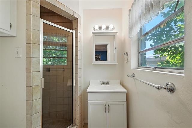 Building Photo - 1502 Westcrest Dr