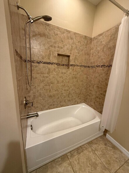 Building Photo - 7001 Interbay Blvd