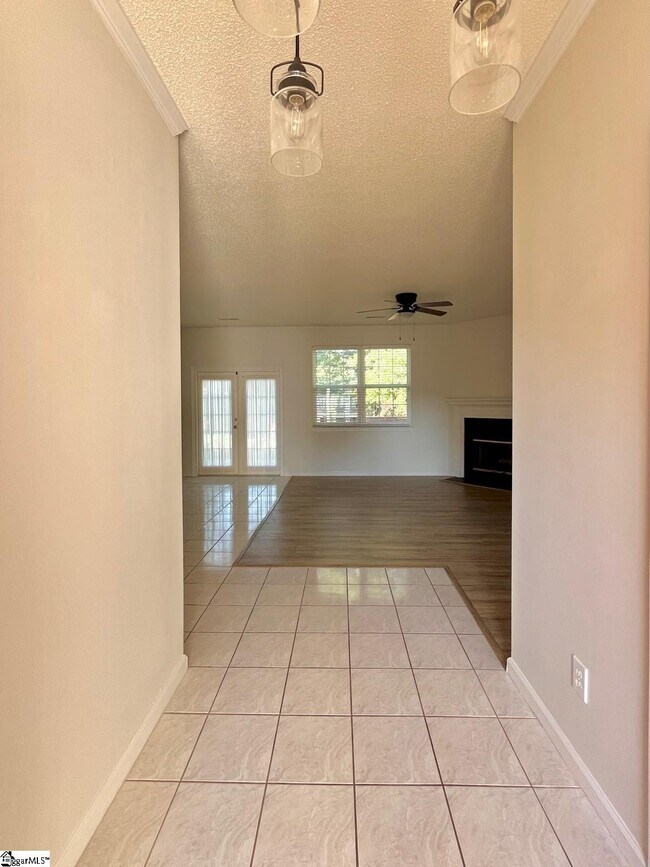 Building Photo - 16 Chablis Ct