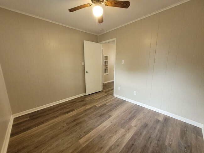 Building Photo - Cozy two bedroom home, pet friendly!