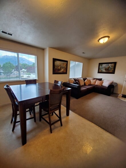 Building Photo - 1937 N Canyon Rd #304