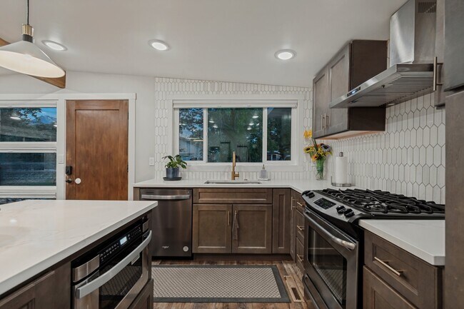Building Photo - 2065 E Bo Mar Dr