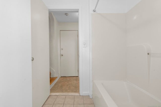 Building Photo - 113 E Main St