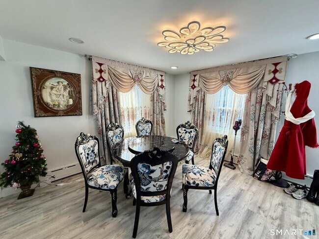 Building Photo - 163 Beechwood Ave