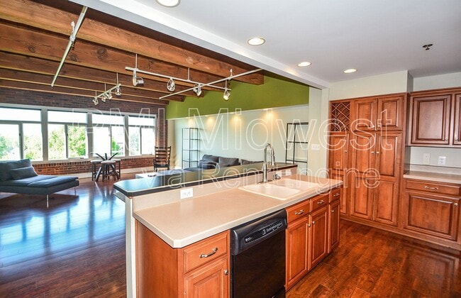 Building Photo - 430 N Park Ave