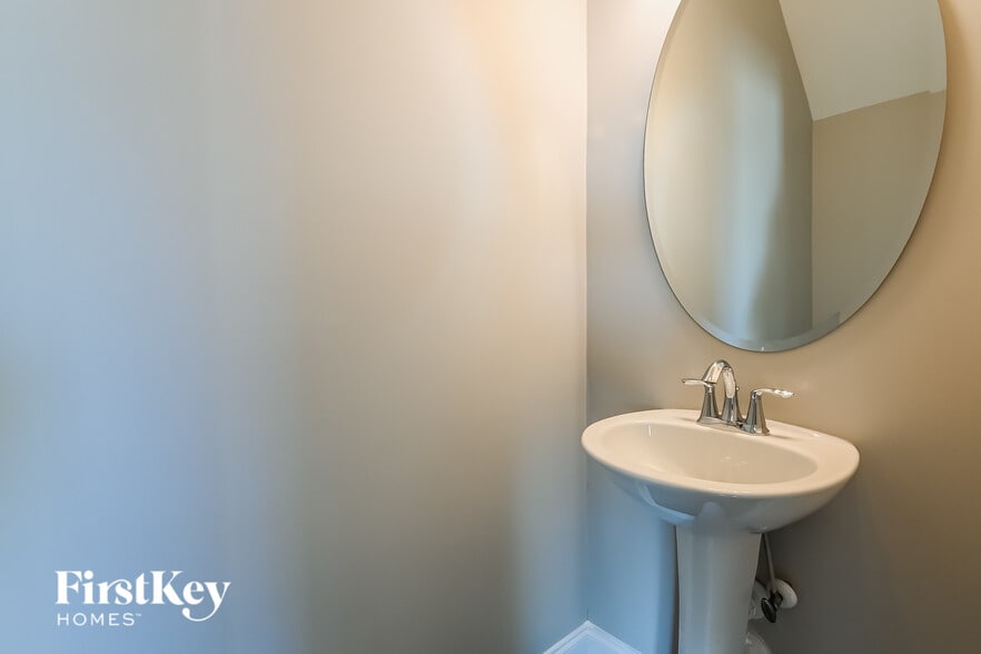 Building Photo - 217 Southern Acrs Dr