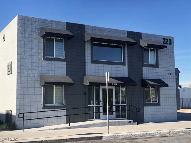 Primary Photo - 223 N 9th St