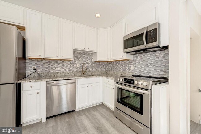 Building Photo - 4144 Addison Rd