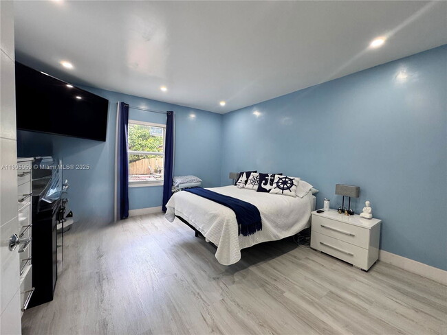 Building Photo - 6159 SW 22nd St