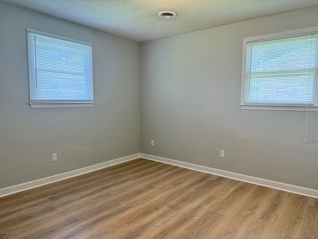 Building Photo - 1209 Furches Ave