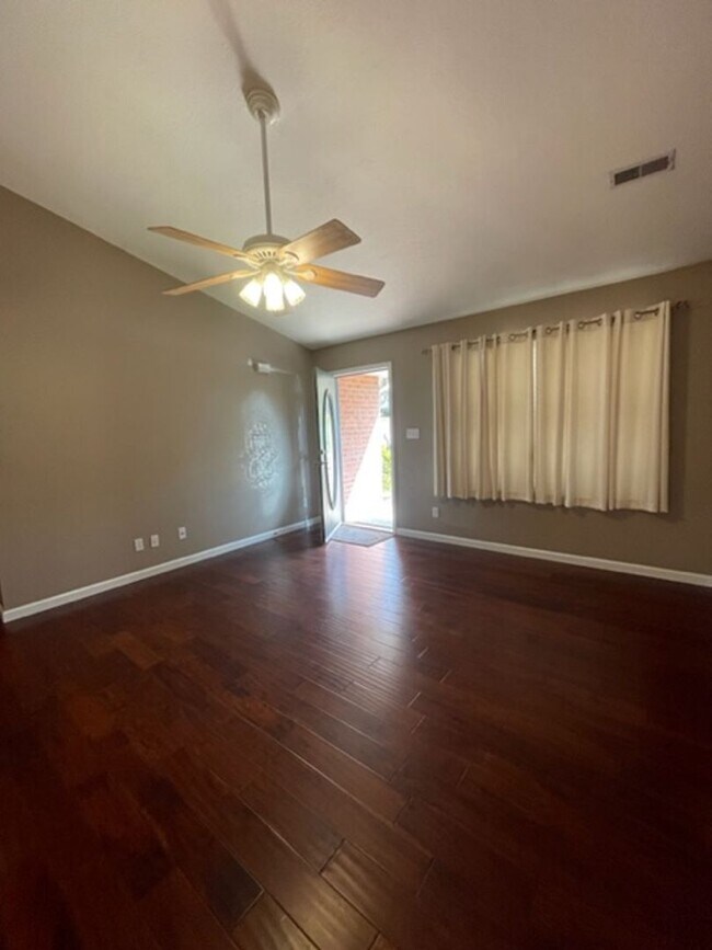 Building Photo - Hardin Valley Knoxville 37932 - 4 bedroom, 2 bath home - Call Ed Johnson 865-924-5045