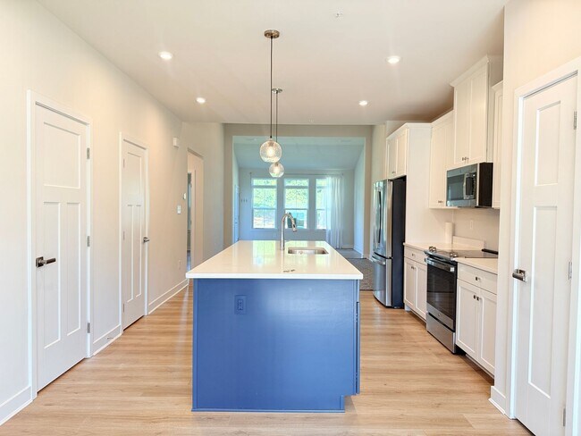 Building Photo - Coastal Luxury Living in River Run – Minut...