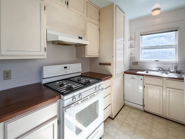 Building Photo - 4812 Ramsey Ave