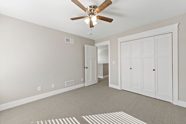 Building Photo - $1,000 MOVE-IN CREDIT!