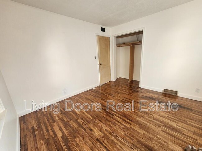 Building Photo - 501 S 38th St