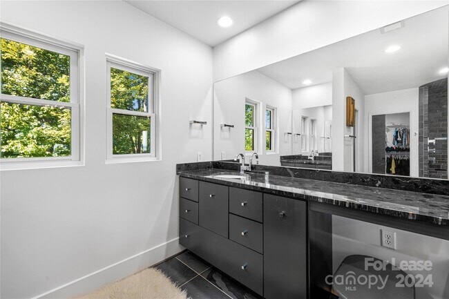 Building Photo - 49 Castle Ct