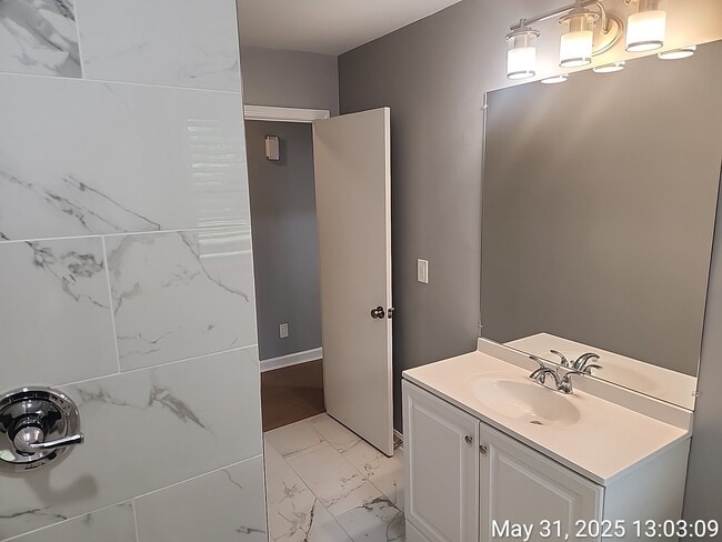 Building Photo - 2348 Clifton Springs Manor