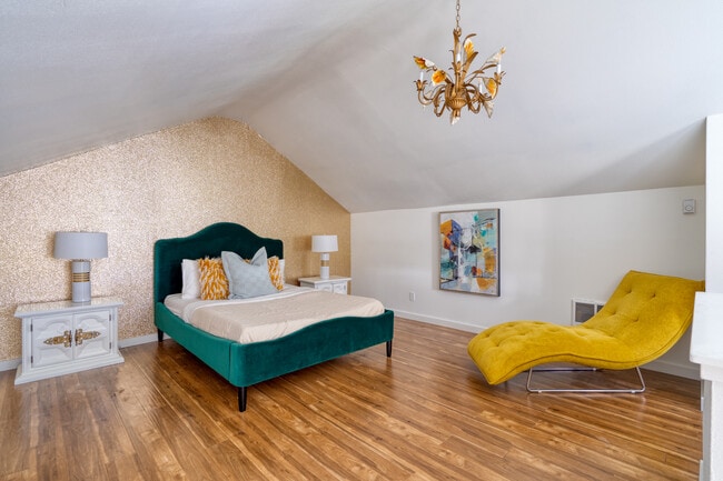 Building Photo - 2215 SE Powell Blvd