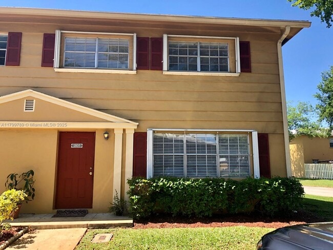 Building Photo - 1805 SW 81st Ter
