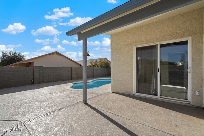 Building Photo - 8835 W Michelle Dr