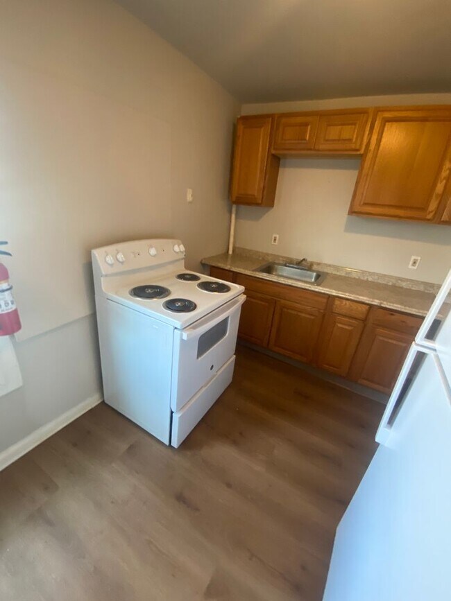 Building Photo - 663 Kohn St