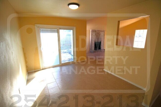 Building Photo - 2002 Sherman Dr