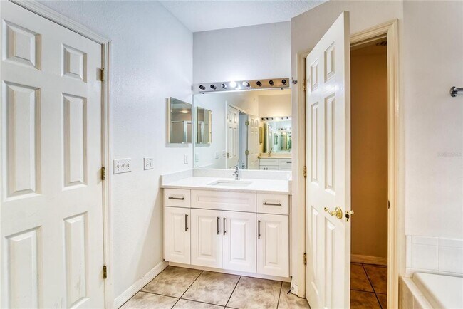 Building Photo - 10124 Cannon Dr