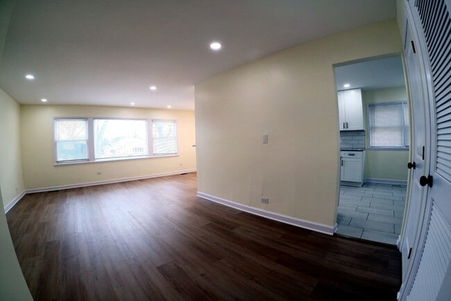 Building Photo - 8017 W Churchill Ave