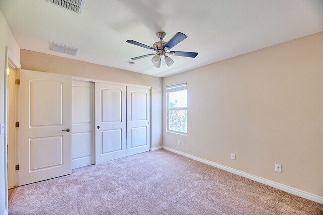 Building Photo - Lynx