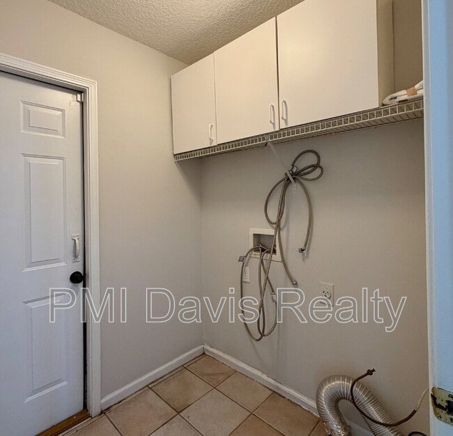 Building Photo - 1771 Pickwick Pl